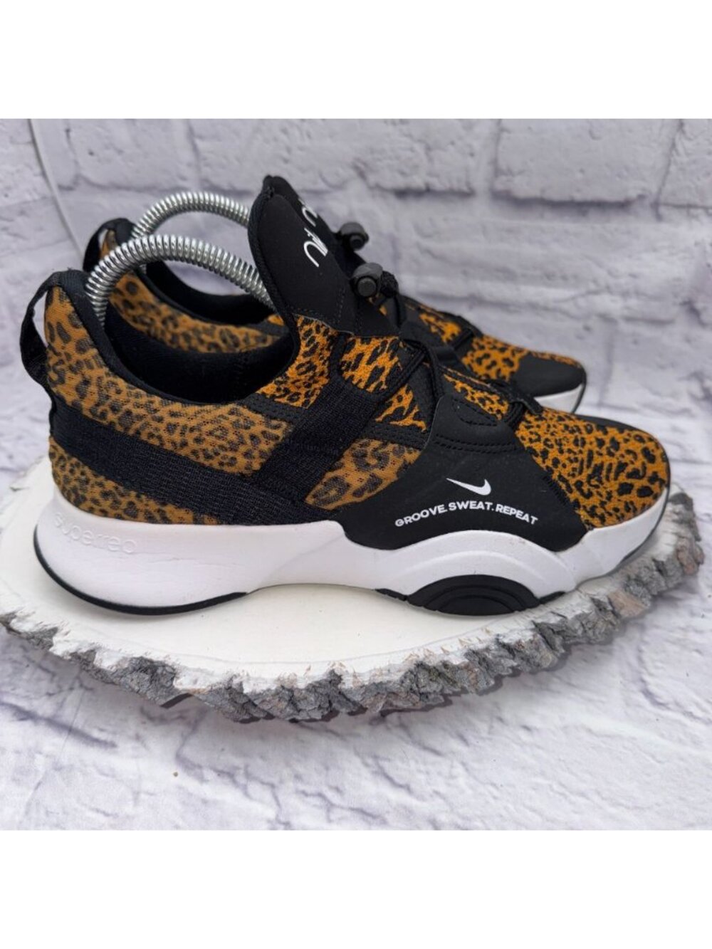 Nike SuperRep Groove Leopard Print Women’s Size 7 Athletic Sneaker CT1248-107 - Picture 3 of 9